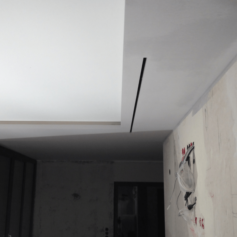 Schürzenbau als offener Raum mit Doppelter Decke von tiefer zu höher in der Mitte